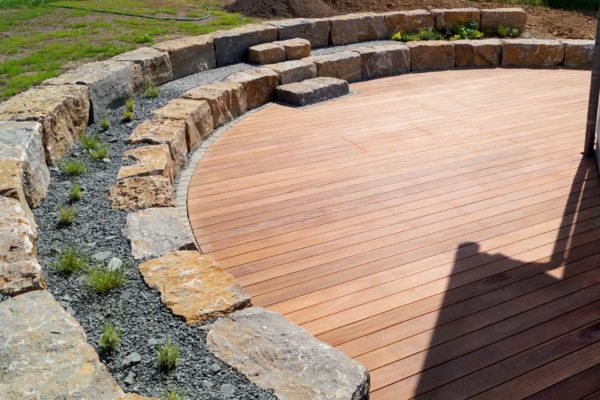 Holz trifft Stein - EdGarden GmbH