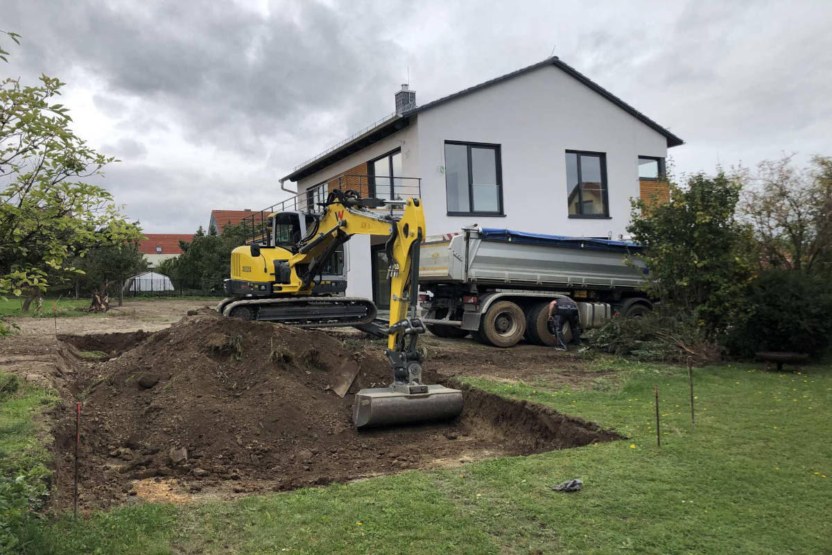 EdGarden - Bagger - Aushub auf Wiese